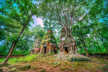 Visit Prasat Thom at Koh Ker and Beng Mealea Temple